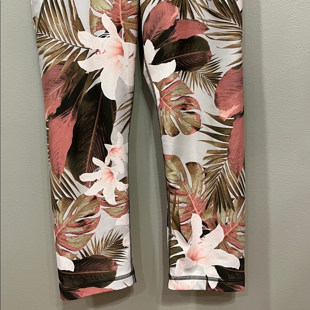 Old Navy Tropical Floral Capri Leggings - Picture 3 of 6